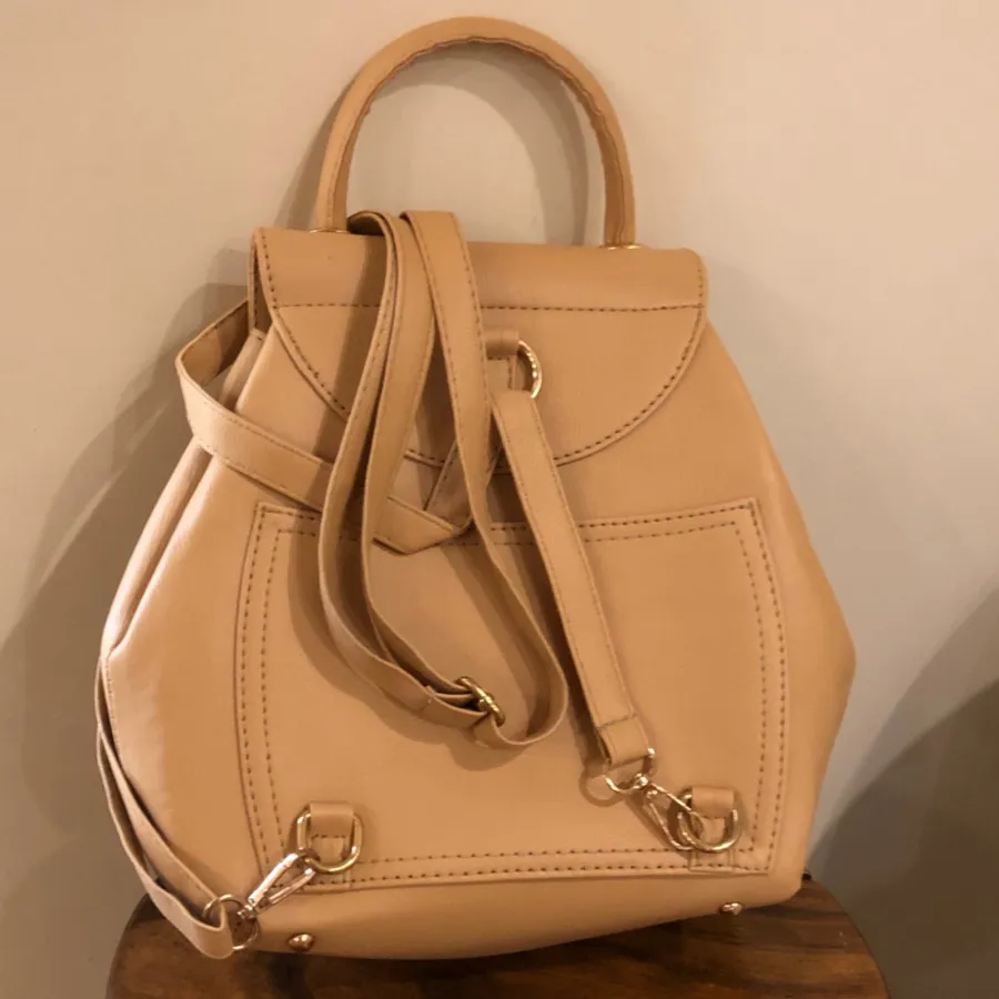 کیف کوله کرم