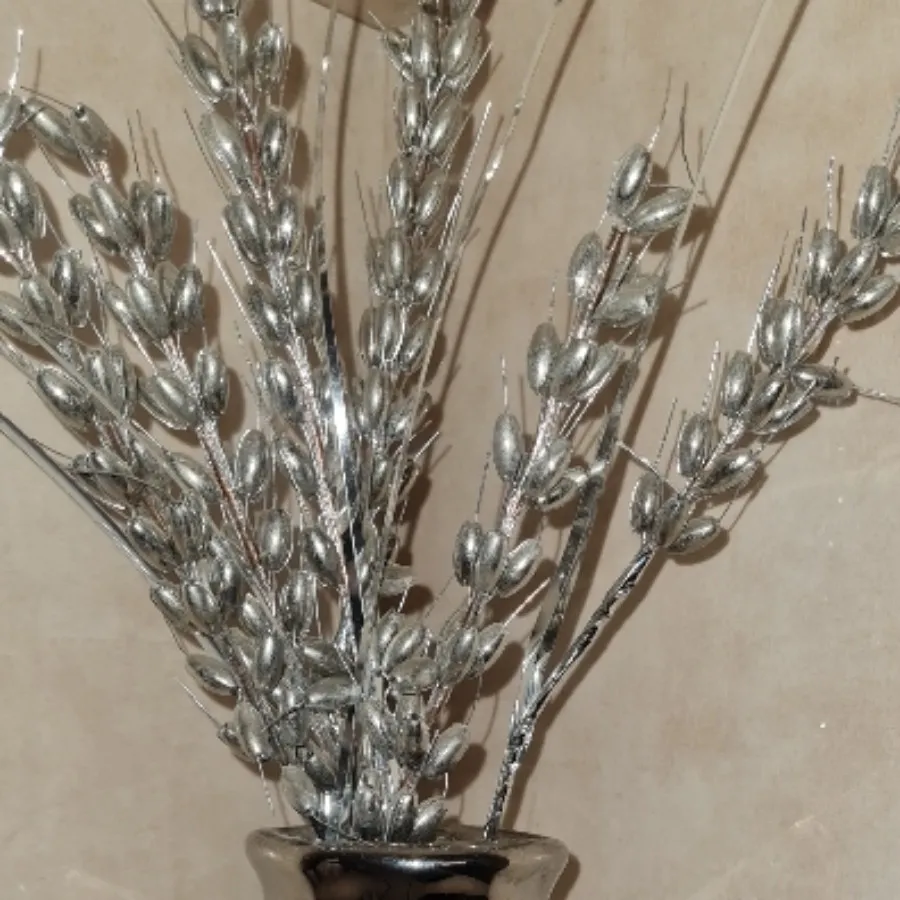 گلدان سفالی و گل گندم