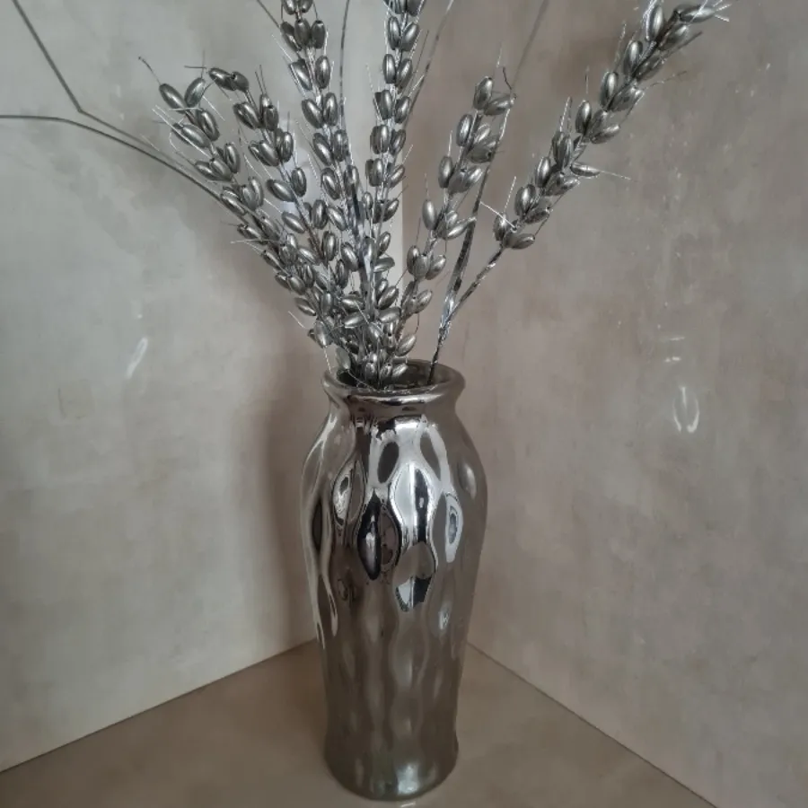 گلدان سفالی و گل گندم