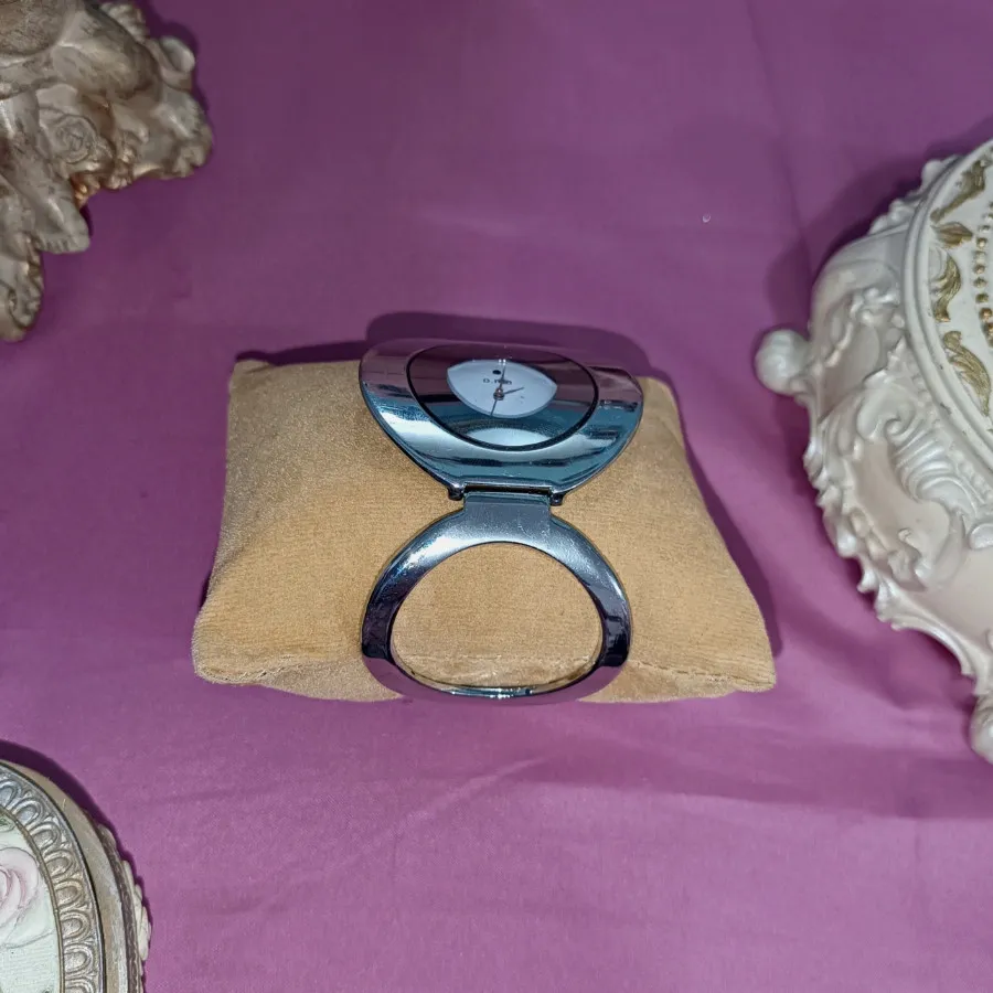 ساعت قدیمی و کلکسیونی