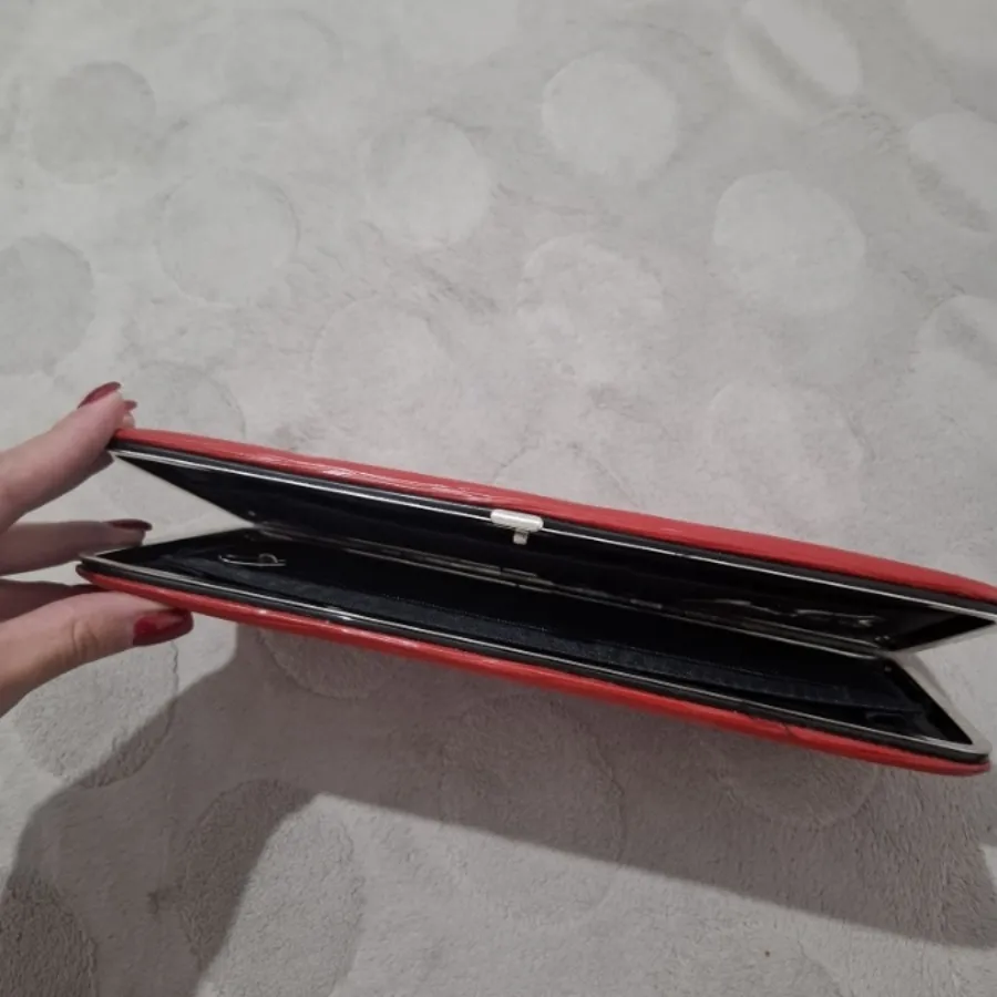 کیف دستی قرمز