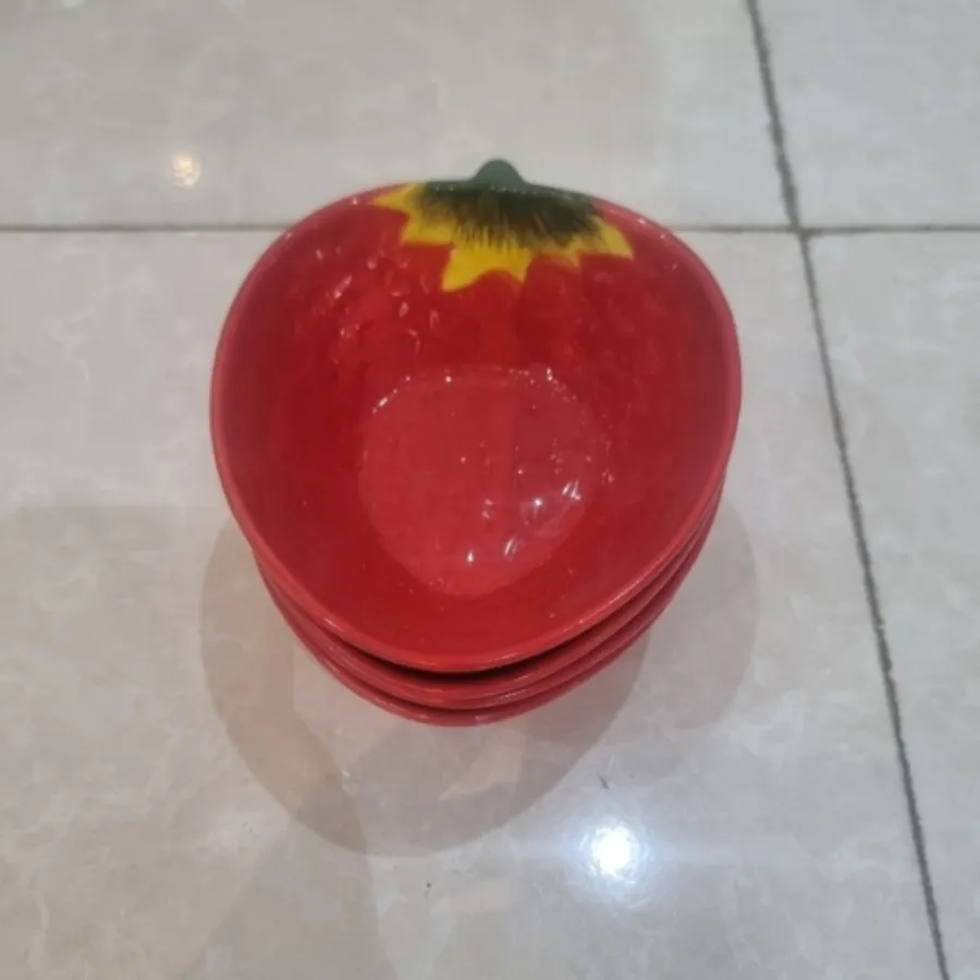 کاسه توت فرنگی