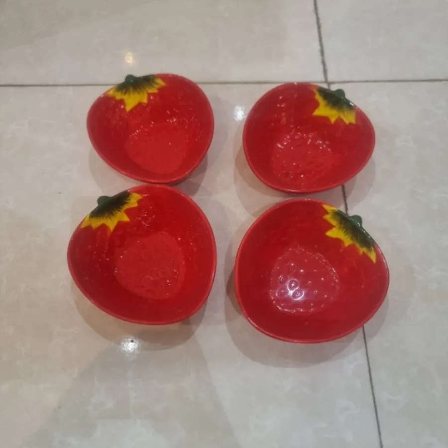 کاسه توت فرنگی