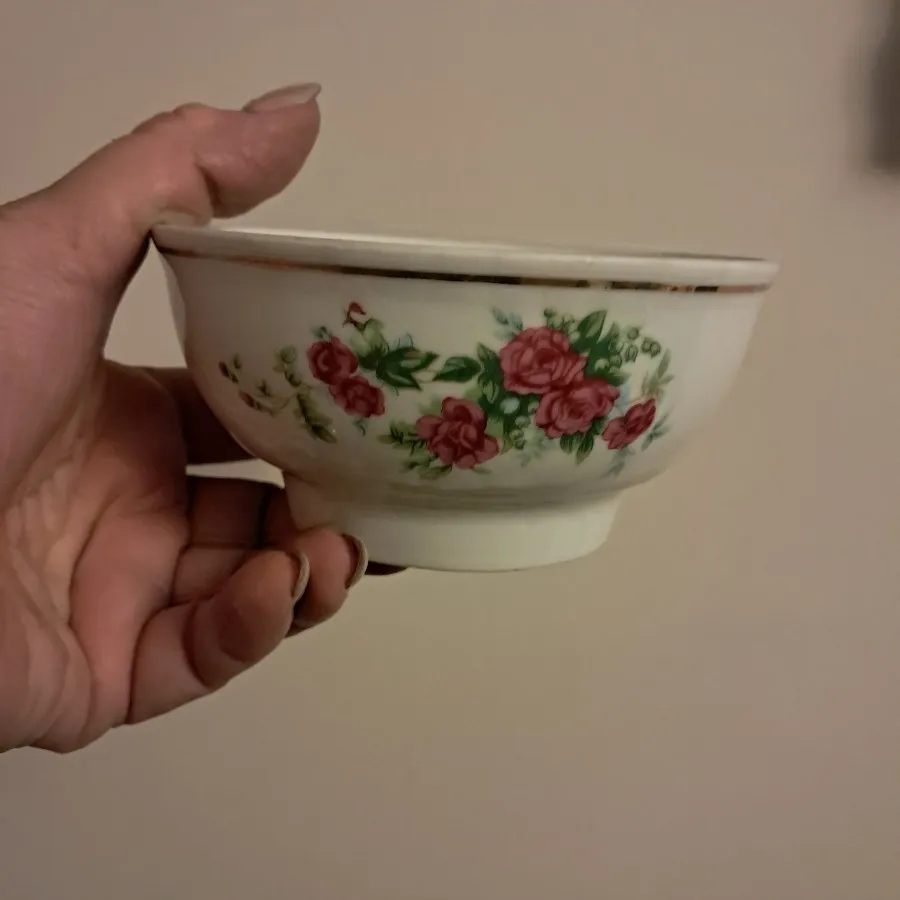 نیم کاسه گل سرخی