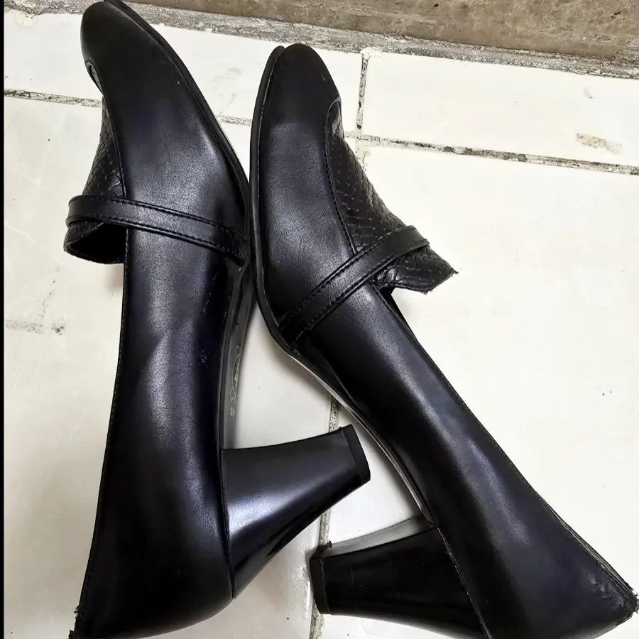 کفش پاشنه بلند رسمی?