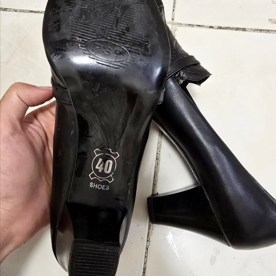 کفش پاشنه بلند رسمی?