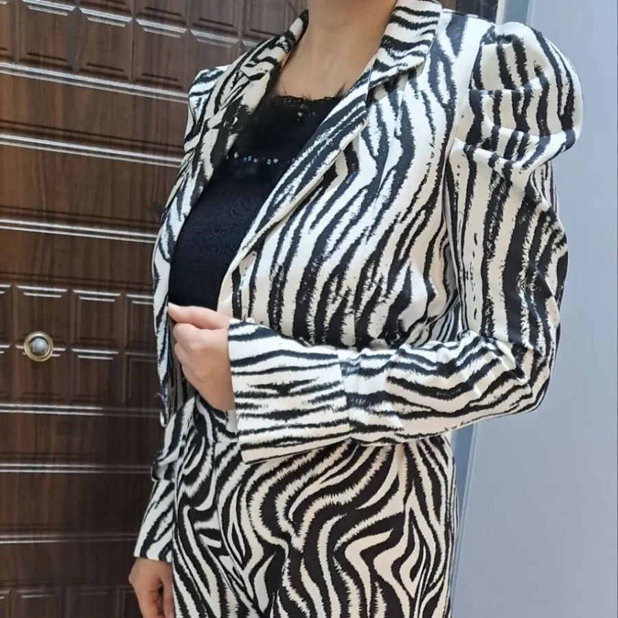 کت شلوار زبرا