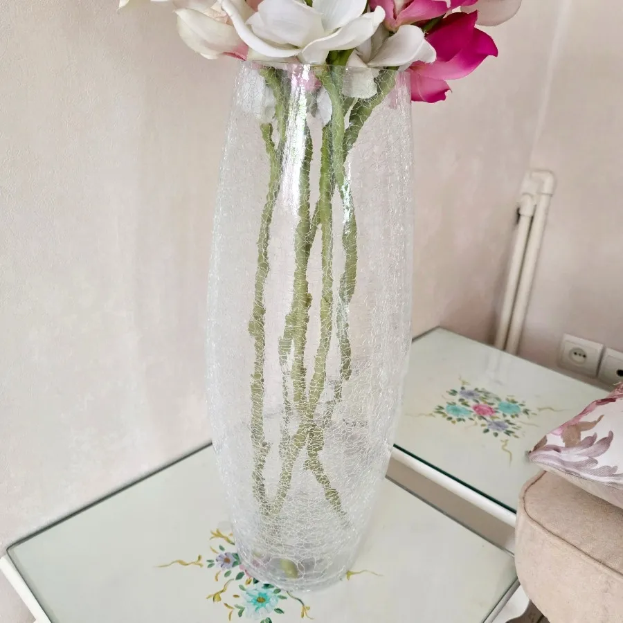 گلدان و گل مصنوعی