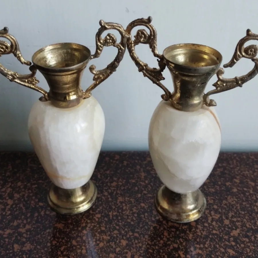 گلدان مرمری قدیمی