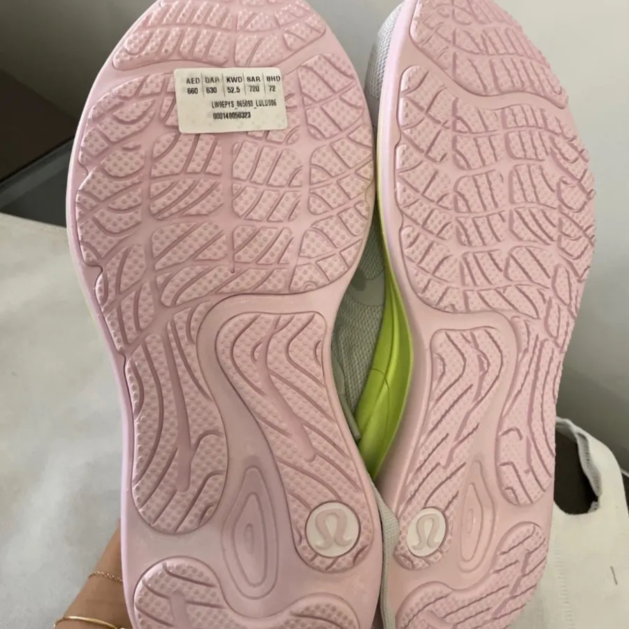 کتونی برند lululemon