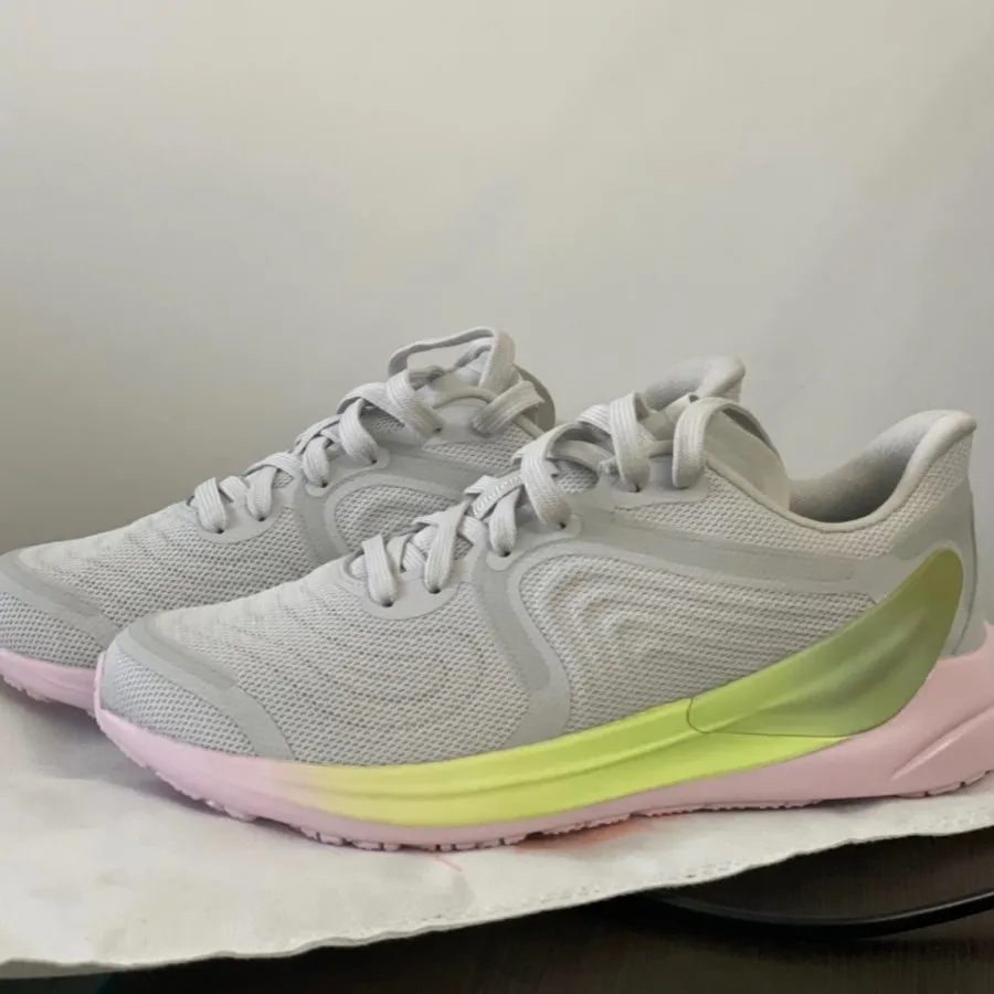کتونی برند lululemon