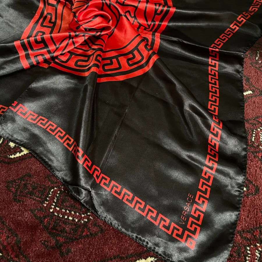 روسری ورساچه
