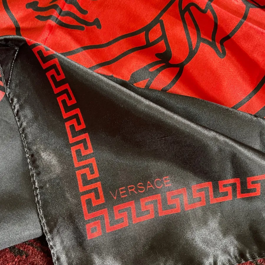 روسری ورساچه
