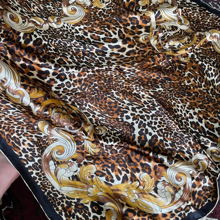 روسری ساتن