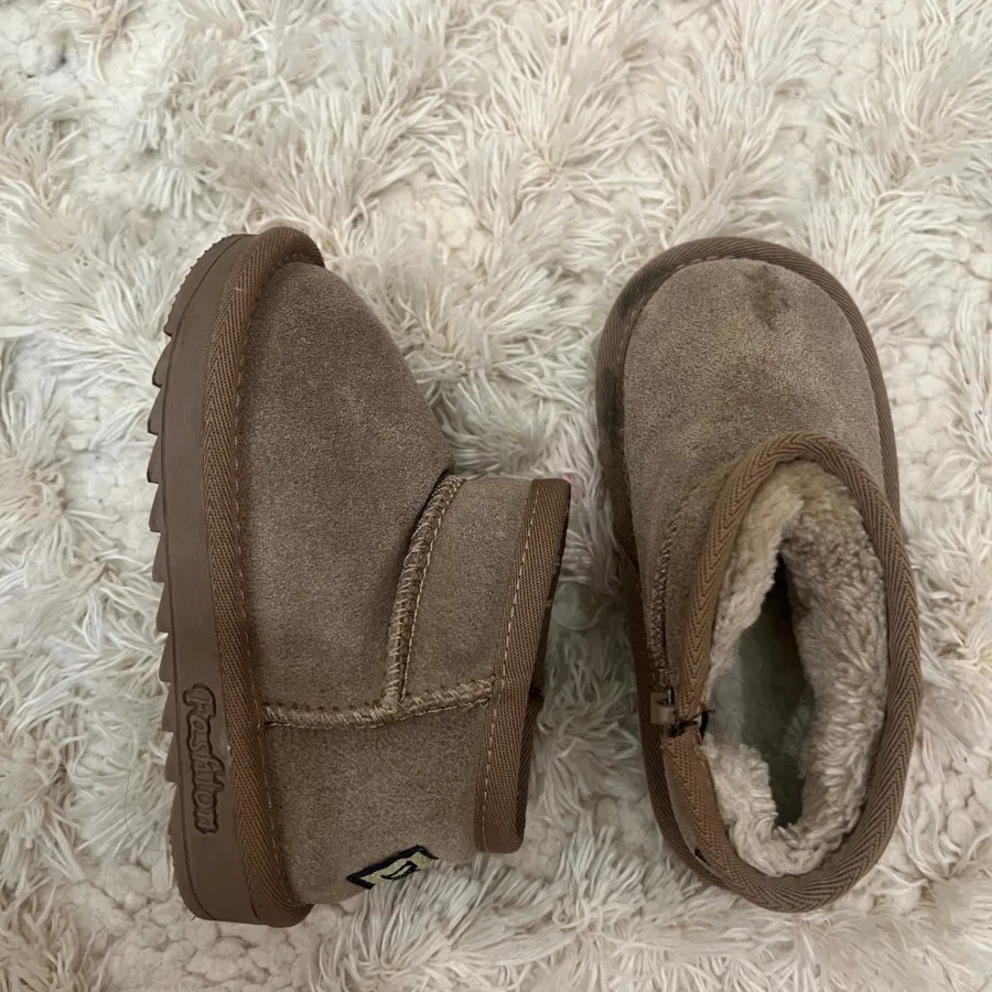 کفش بچگانه خارجی مدل آگ