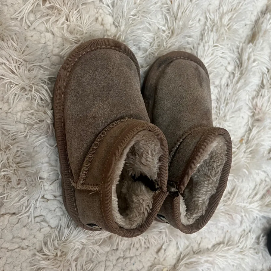 کفش بچگانه خارجی مدل آگ