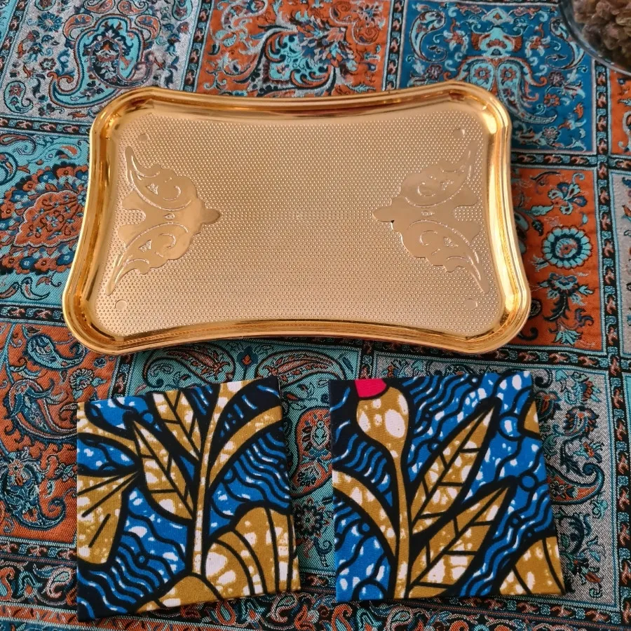 سینی و زیر لیوانی