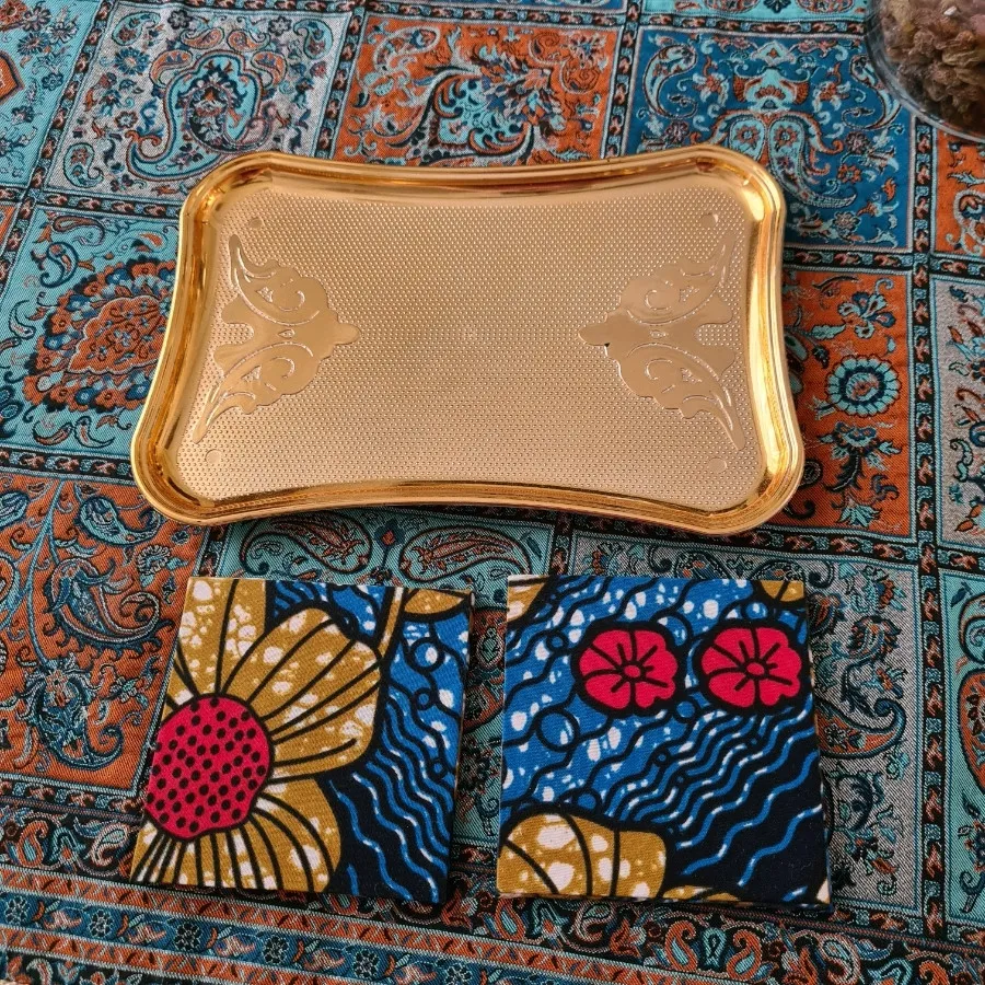 سینی و زیر لیوانی