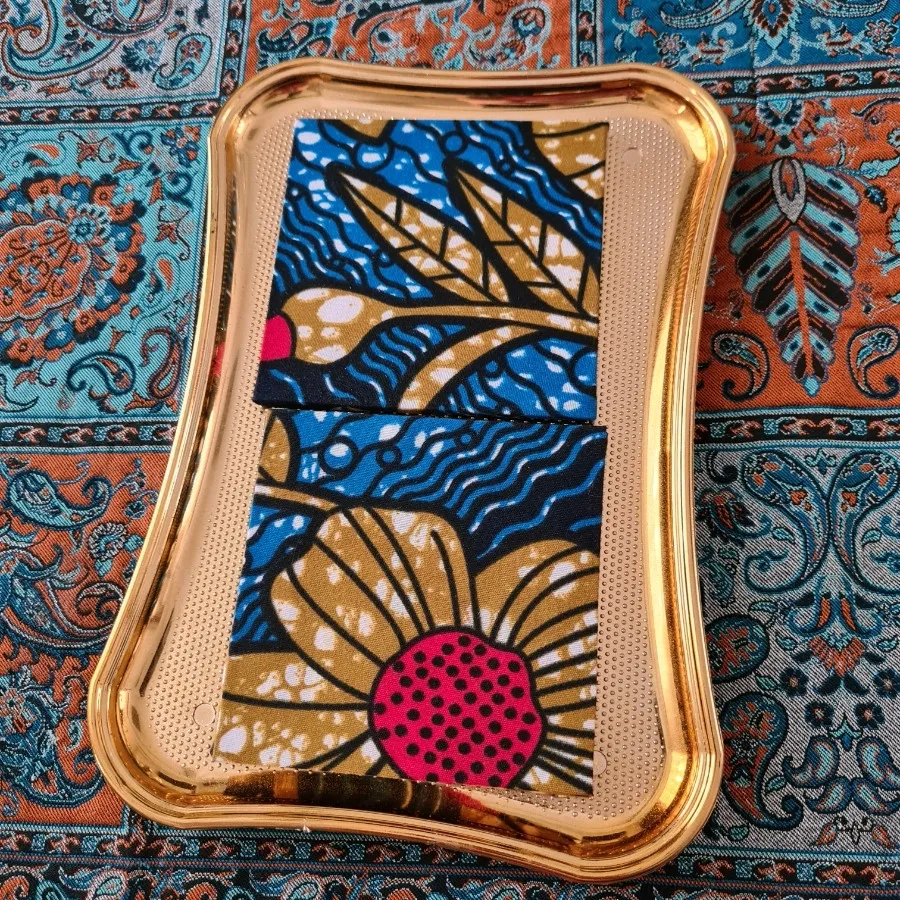 سینی و زیر لیوانی