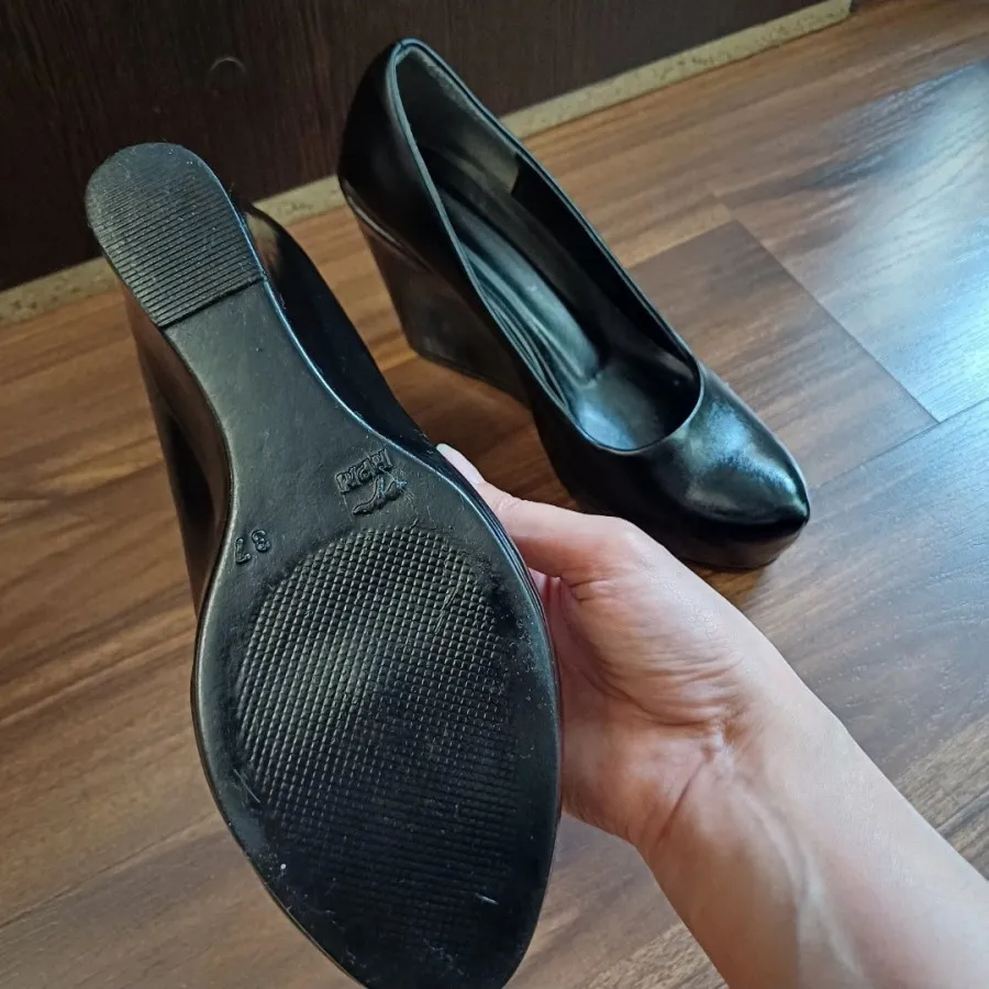 کفش چرم مصنوعی