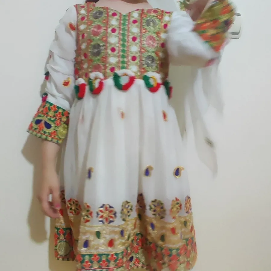 لباس سنتی 4و5, سال
