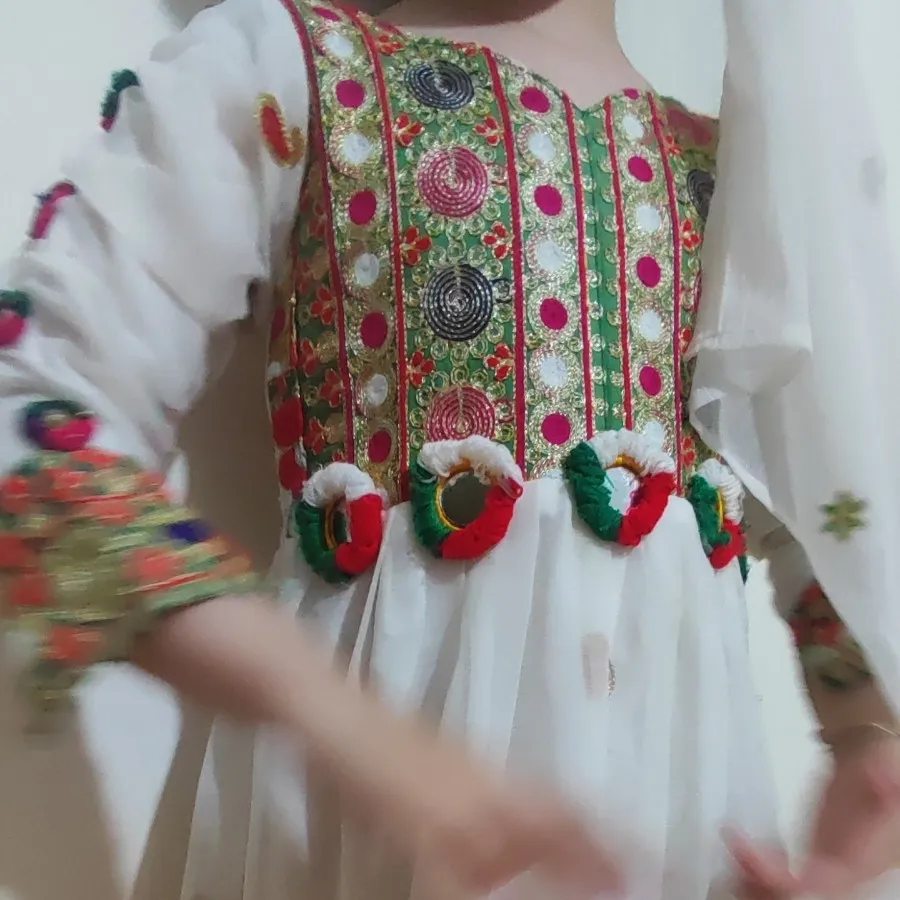 لباس سنتی 4و5, سال