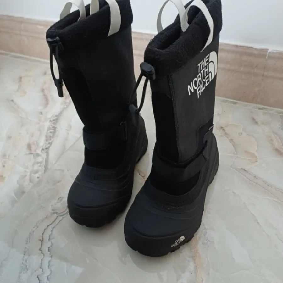 بوت اورجینال نورث فیس 35