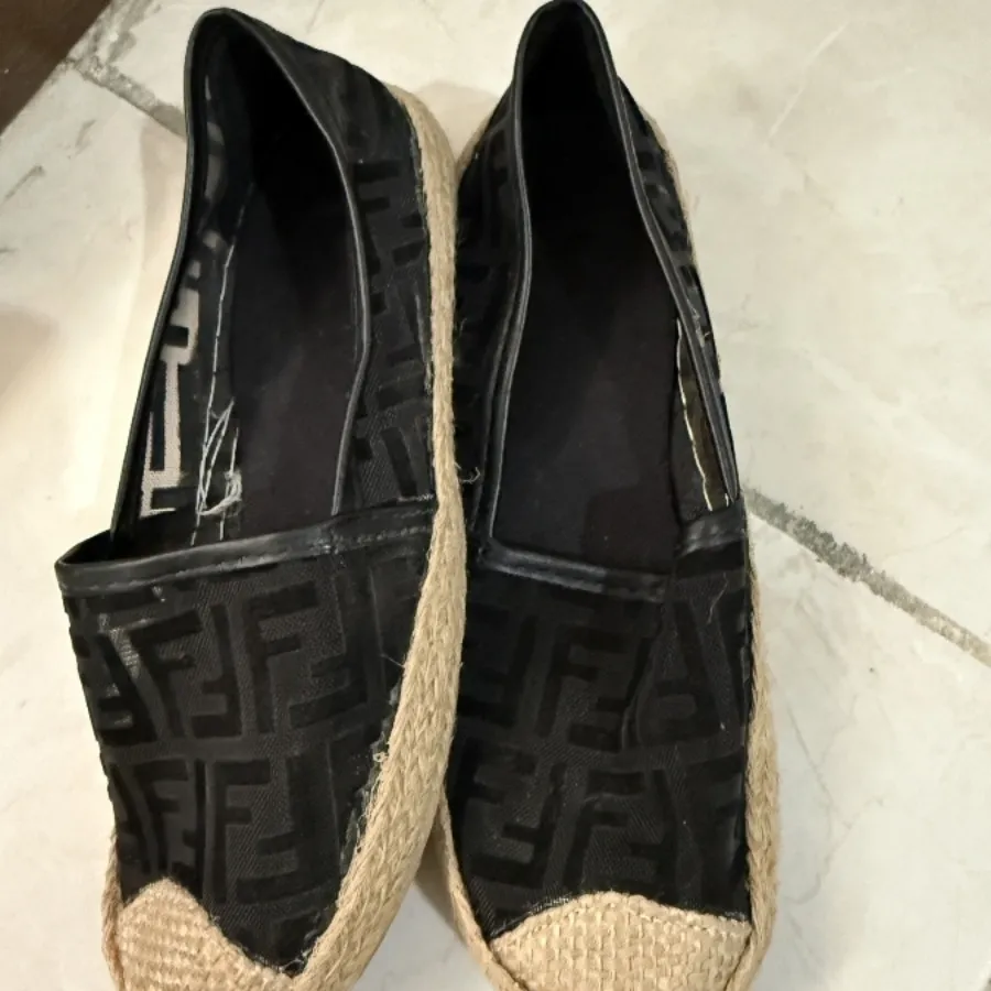 کفش توری فندی
