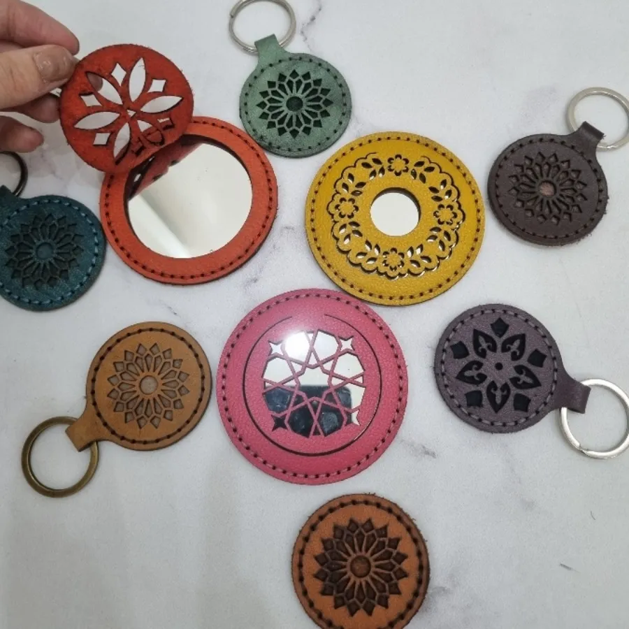 آینه چرمی