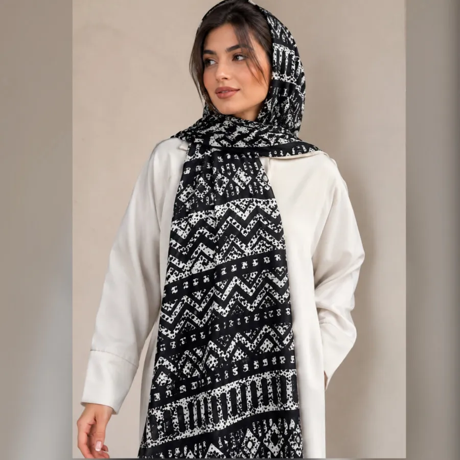 شال سفید مشکی