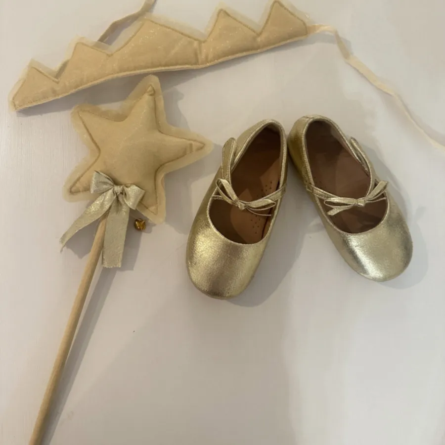 تاج پارچه ای و چوب جادو