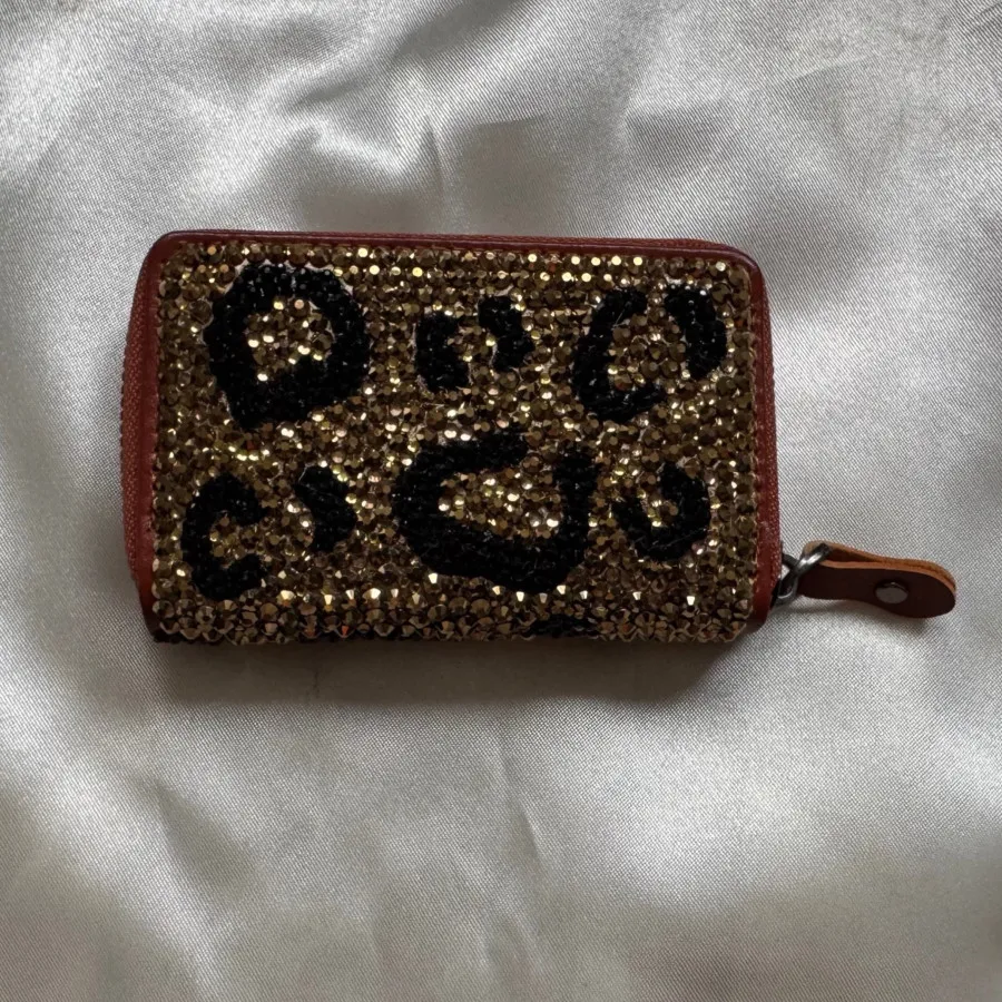 جاکارتی نگینی