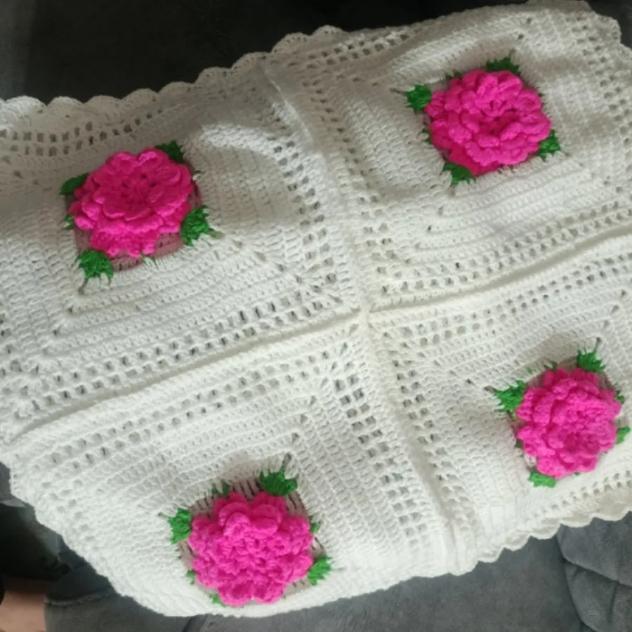 کوسن گل برجسته