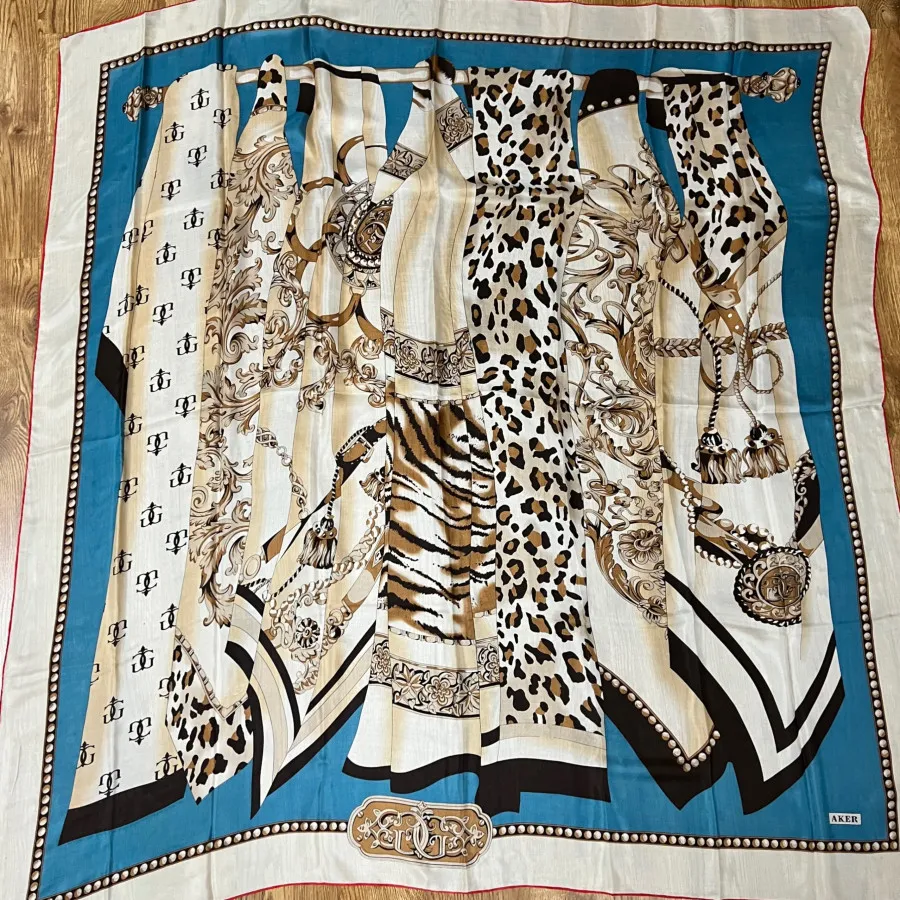 روسری قواره بزرگ برند آکر