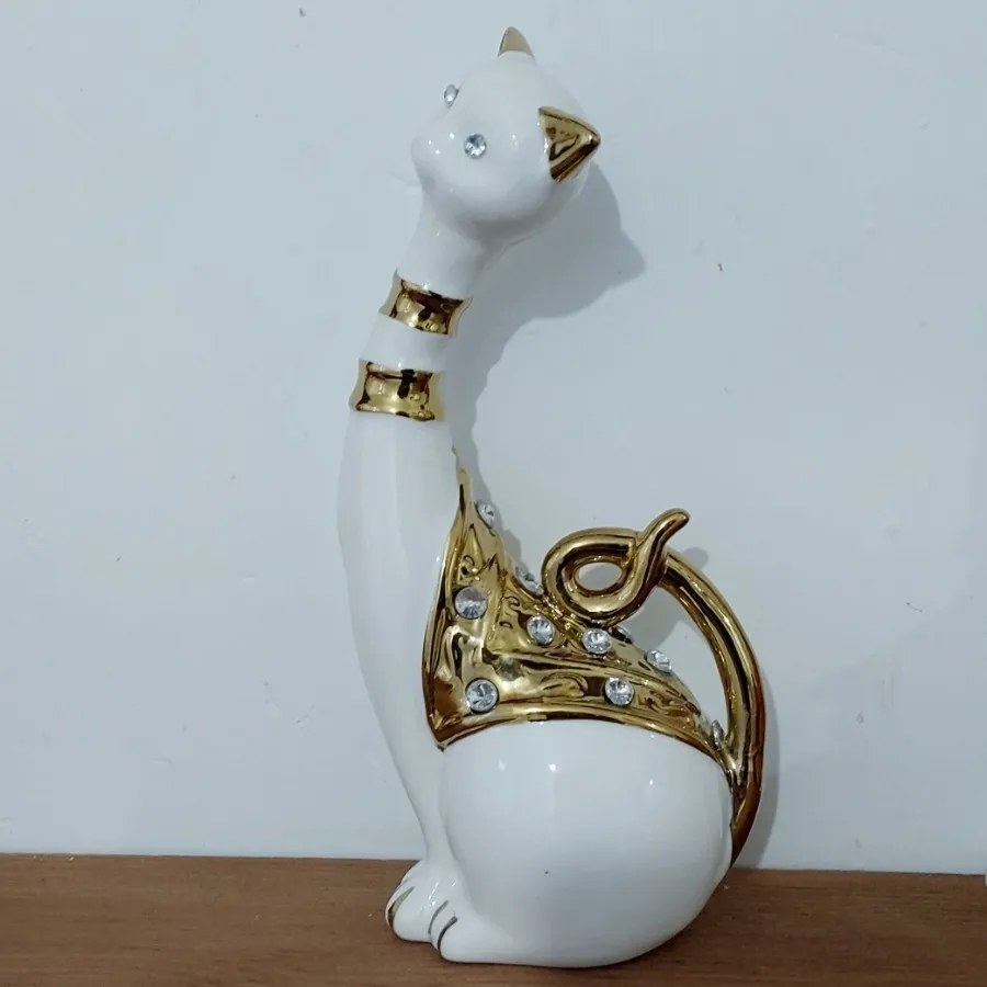 تعدادی مجسمه
