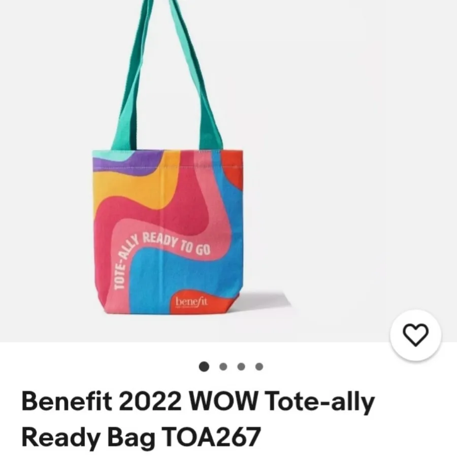 کیف برند Benefit