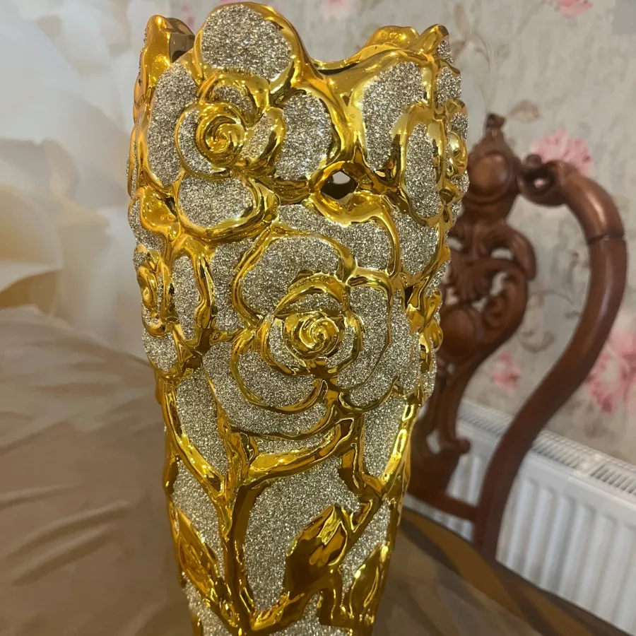 گلدان طلایی