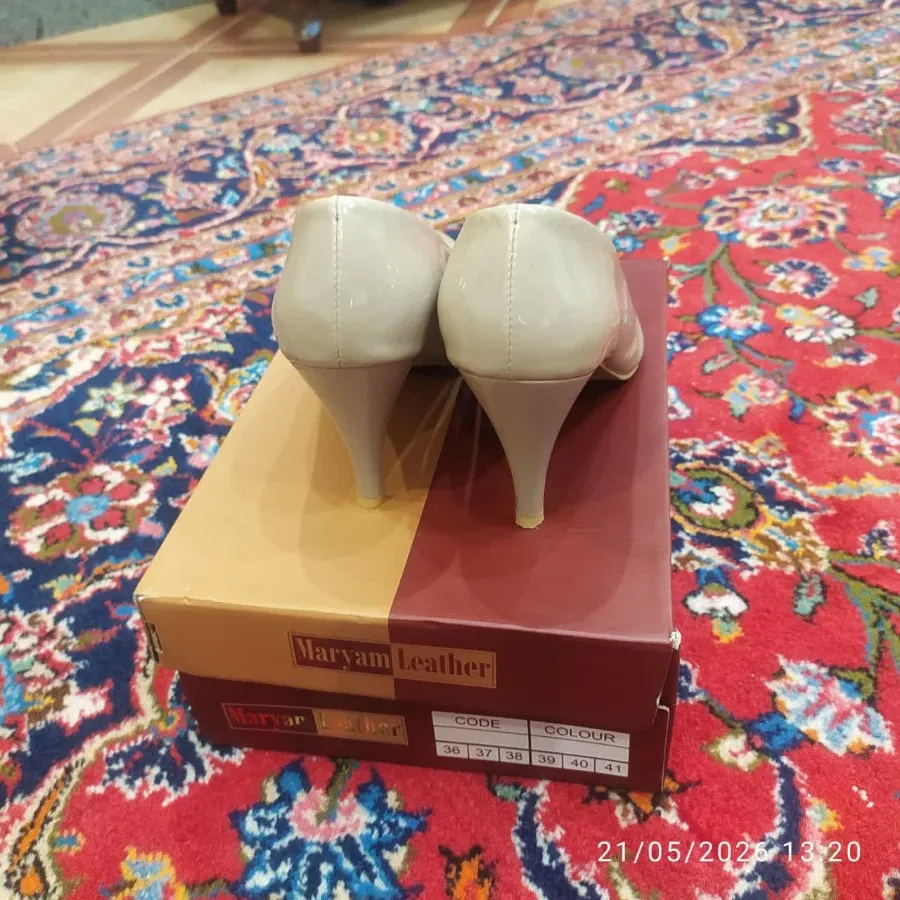 کفش مجلسی کرم