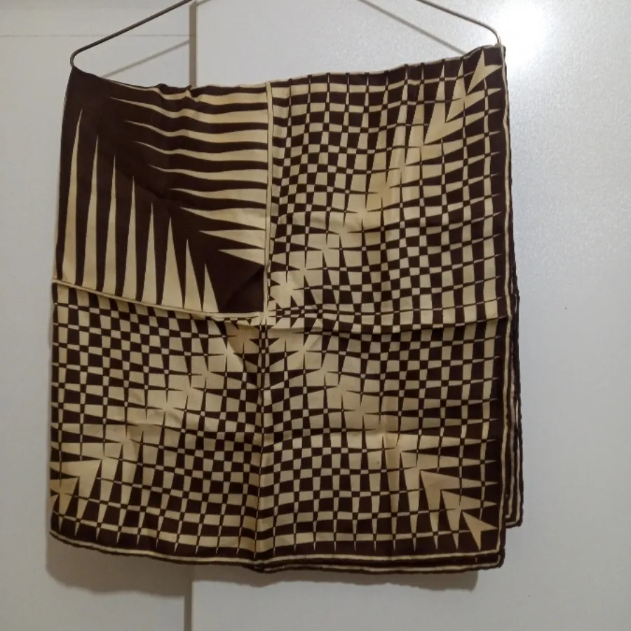 روسری ساتن کوتاه