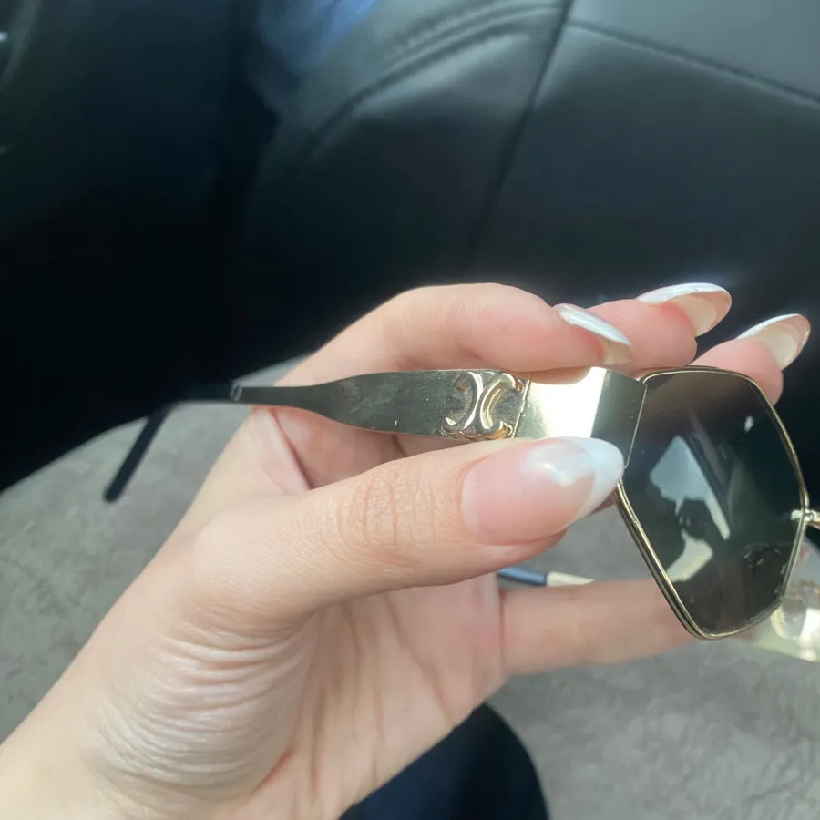 عینک شیک ادایی