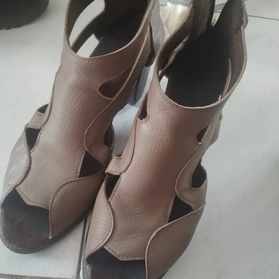 کالج و کفش تابستانی