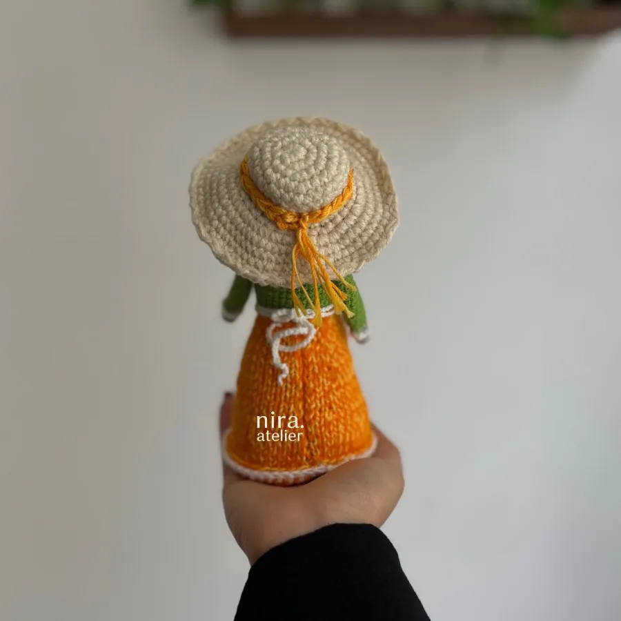 عروسک دستبافت