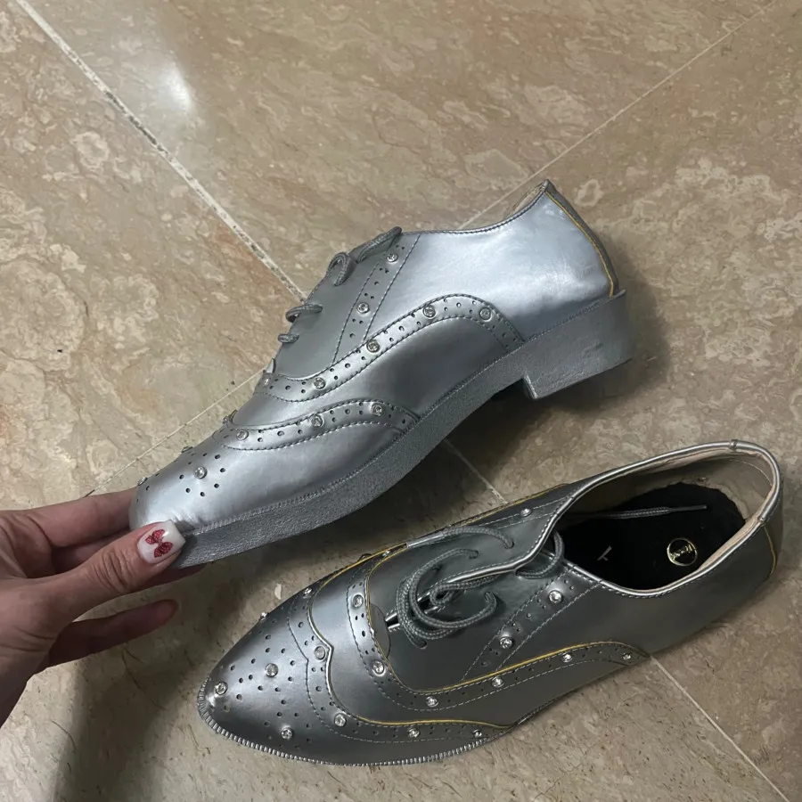 کفش نقره ای