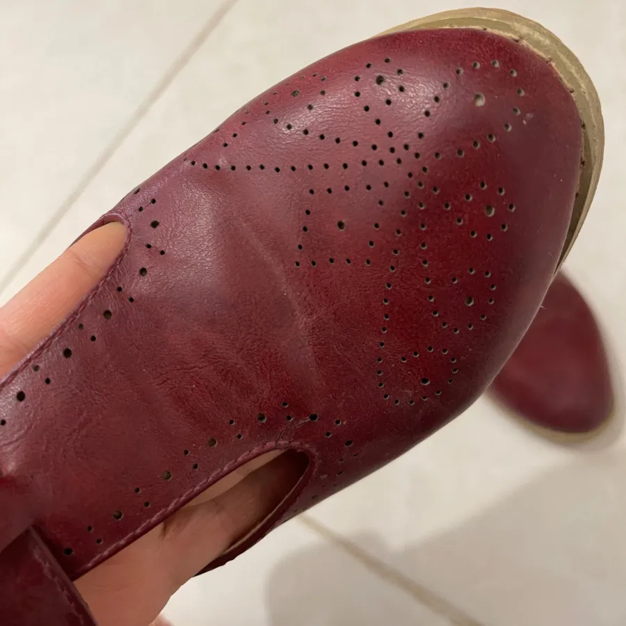 کفش چرم زرشکی