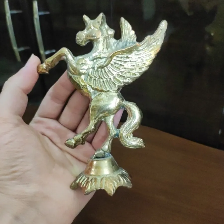 مجسمه اسب تک شاخ فلزی