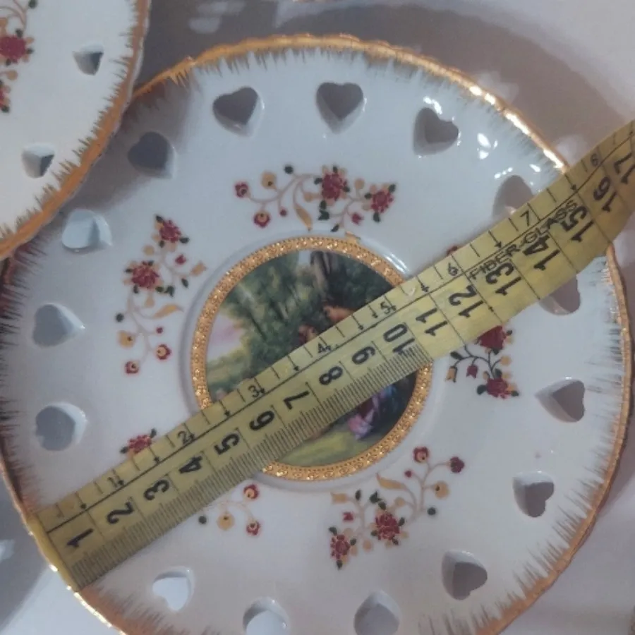 پیشدستی شیرینی خوری
