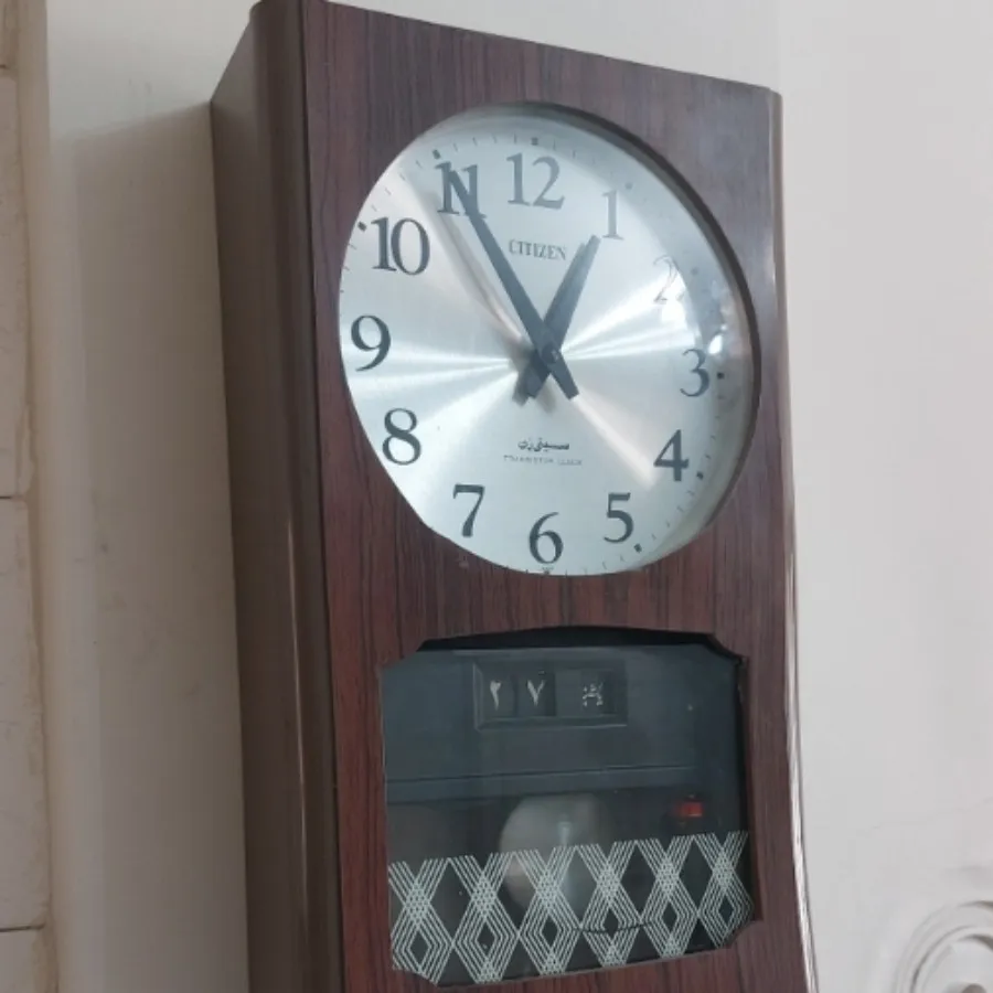 ساعت دیواری قدیمی