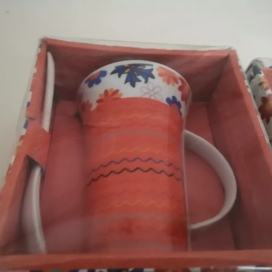 ماگ نارنجی باجعبه