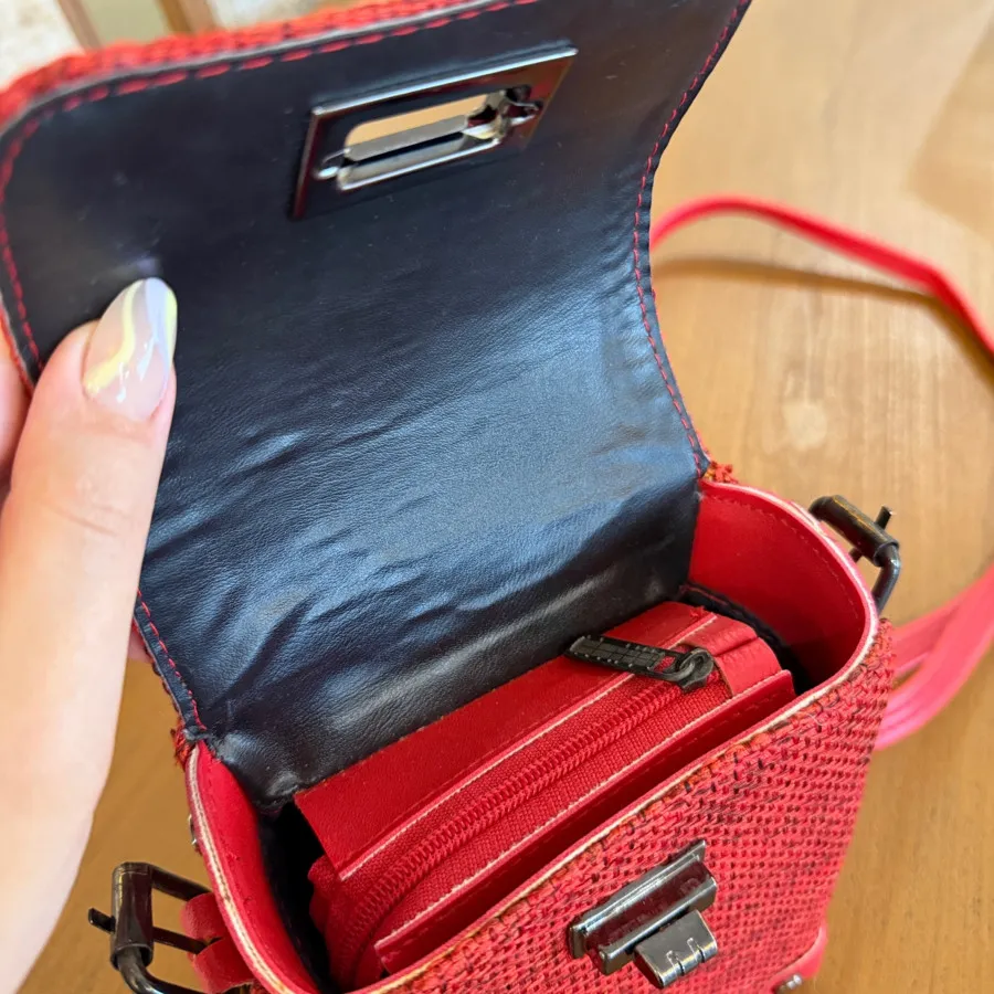 کیف قرمز