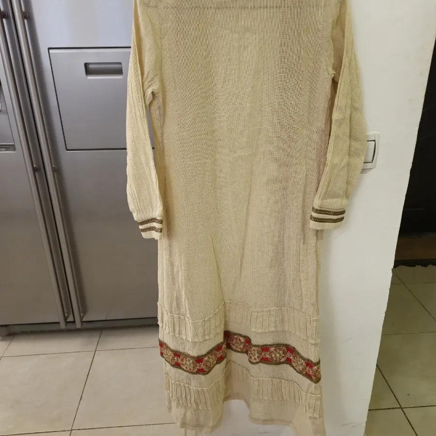 مانتی مزونی کار دست
